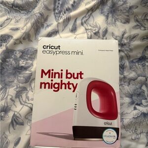 Cricut EasyPress Mini - Red and White